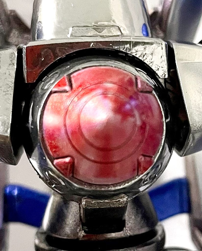 今回特に気に入ってる擬似太陽炉の色合いです。ガンプラマーカーホロレッドにマッキーの赤を重ね塗りしました。ただマッキーの色を吹く際にムラが多くなってしまったことだけ少し残念です…。00系の機体のトランザムをこの色合いでいつか表現してみたいなと思います。もしマッキーをガンプラマーカーエアブラシで上手く吹ける方法をご存知の方がいらっしゃったらご教授いただけると幸いです…。m(_ _)mそれでは長くなりましたが、見ていただきありがとうございました。