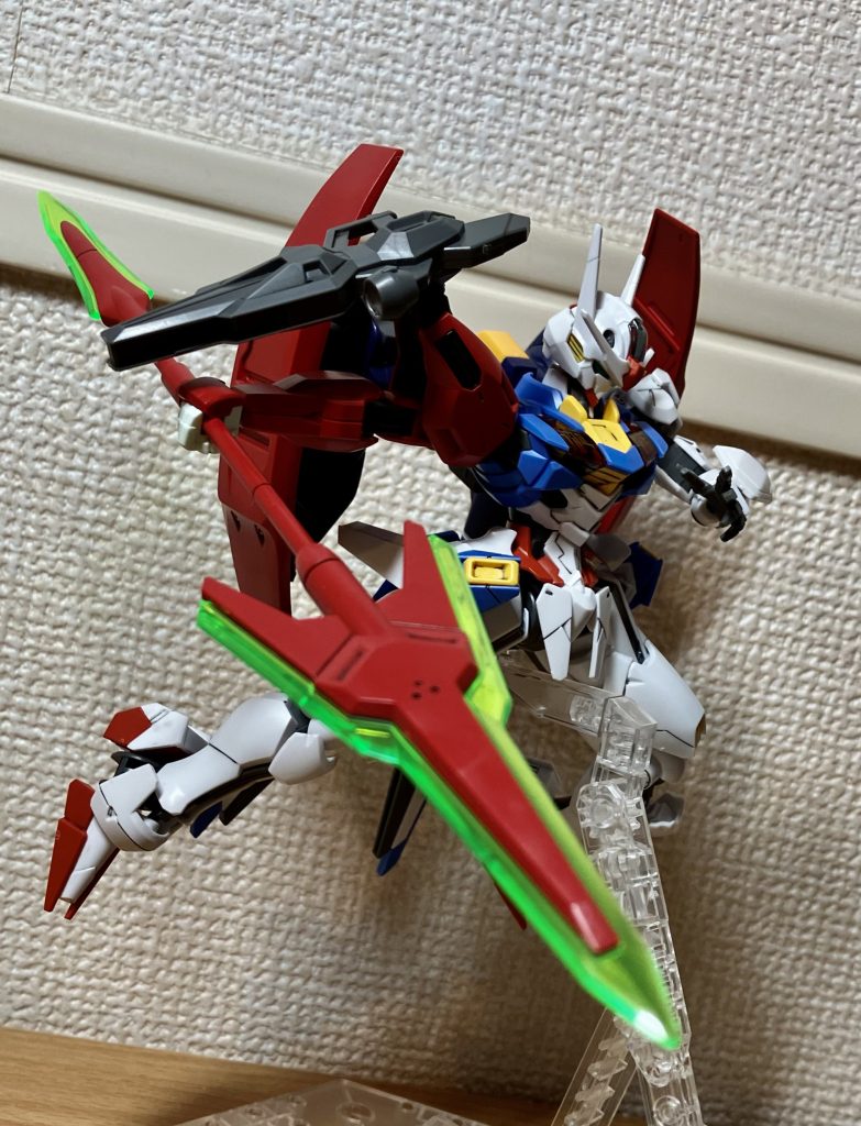 グエルとの決闘後、ダメージを負った右腕をそっくりダリルバルデの右腕を移植することで近接戦闘と防御力の向上を測ったニカ姉の力作…という設定です「やっぱすげぇよ、ニカは」