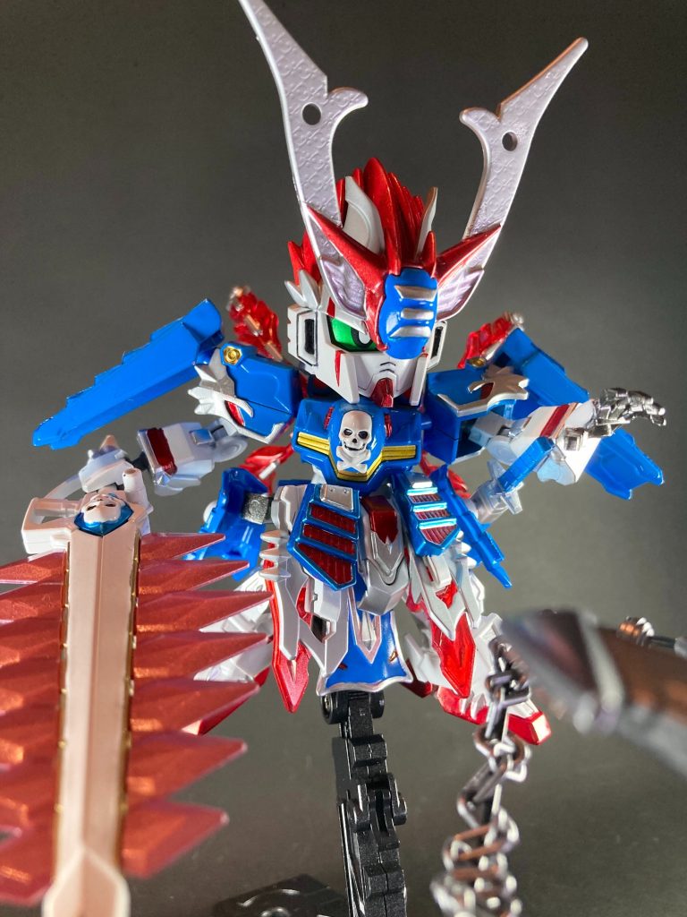 【ムラカミ・ブラスター】熟練の操舵技術の象徴たる錨(アンカー)⚓️は、誇り高き村上海賊の魂の具現化‼️アンカー形態、ブラスター形態、ソード形態と変幻自在に操る武慶の専用武器。手元の鎖で伸縮自在!物理的質量攻撃からビーム刃を形成した斬撃、高火力砲雷撃戦まで、千変万化の攻め手を繰り出す!