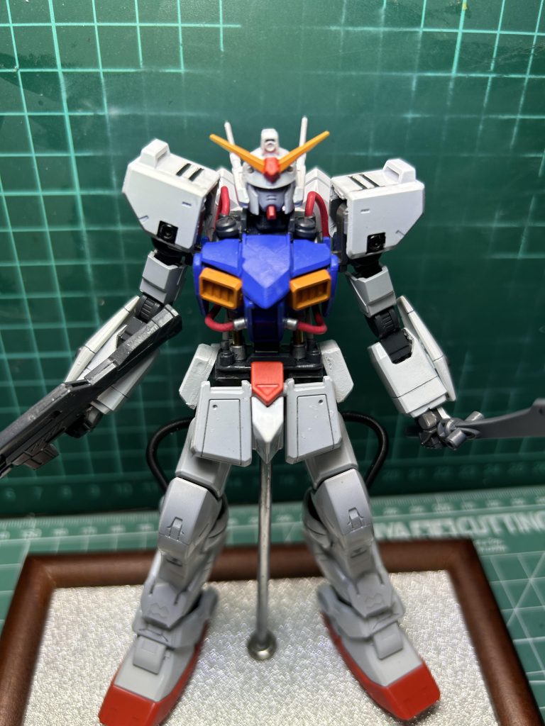 正面ちょい上ショット。首横の赤ケーブル装着は当初より予定してました。イイ感じかなと。