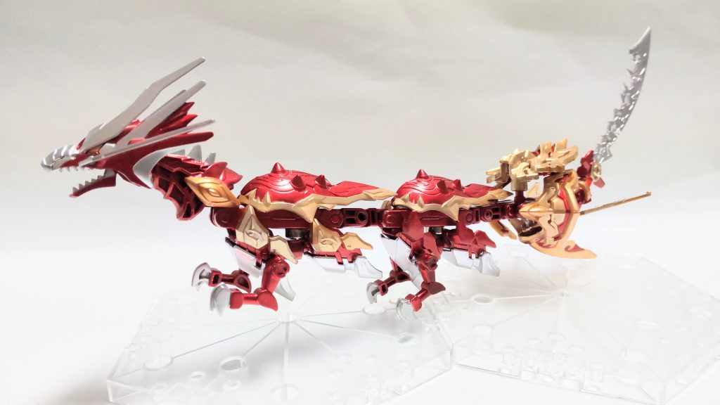 緋龍ショク・エリアに棲む、炎の力を持った龍。信長の実力と精神性に感心し、契約者として認めた。緋龍の力は「ベントメモリ」という特殊なメモリを介して使用することができる。