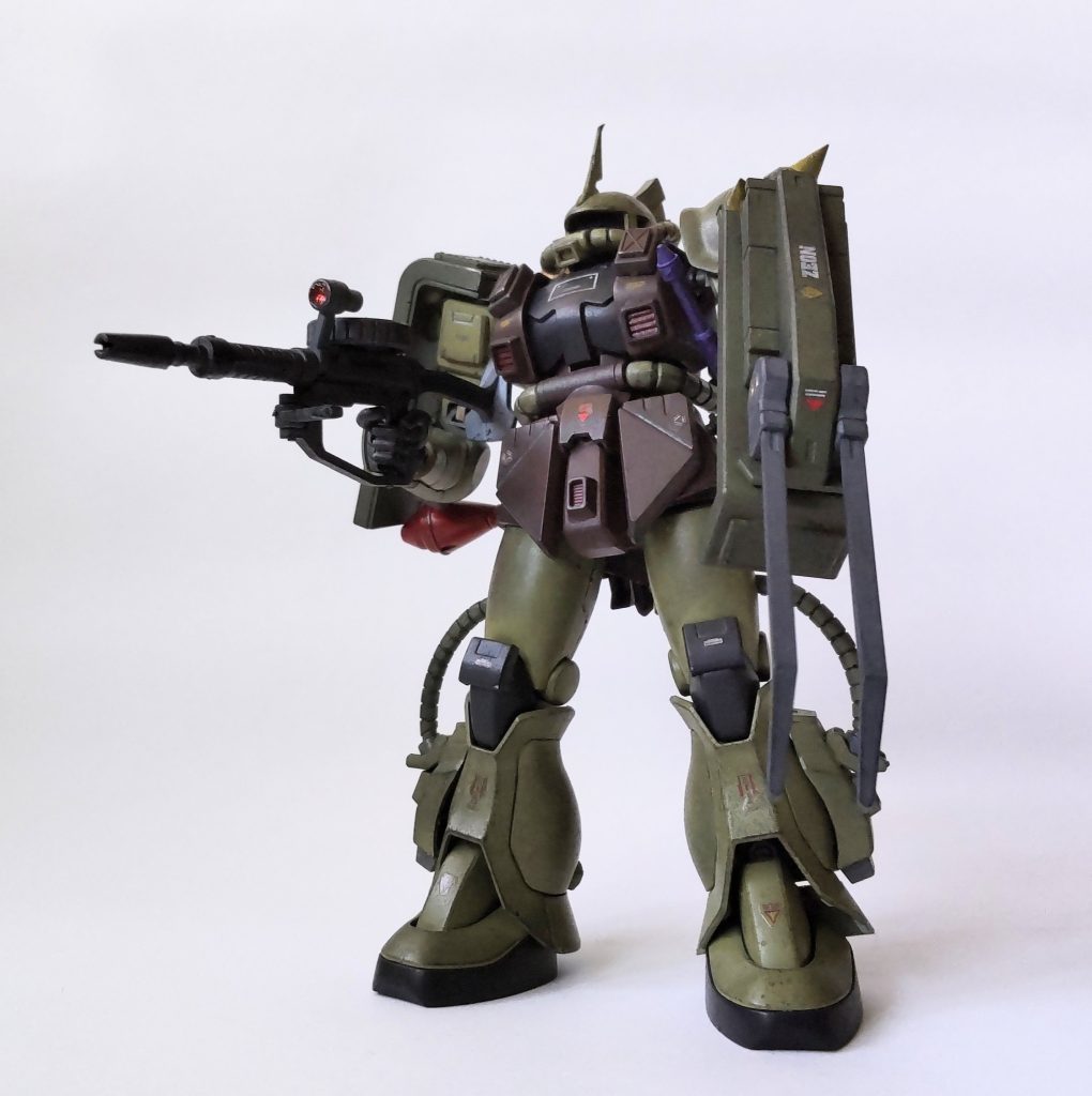 今回のメインはザクⅡサイクロプス隊カスタムでございますが、改造といっても余ったジャンクパーツをくっつけたのが主です(^_^;)カスタム機ではありますが時代背景からオプションは控えめにしてます。シュタイナー機はシールドにラムズゴックのように試作装備としてヒートクローを装備してます。