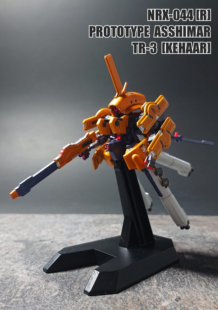 全体ショット。工作的にはプロペラントタンク3本だけ合わせ目消し、あとはバーニア類をコトブキヤのパーツを少しアレンジして取り付けた位です。塗装はメインカラーだけ「シルバー下地→クリアイエロー＋クリアオレンジ」をエアブラシでおこない、その他の部分はマスキング無しでちまちま筆塗りしました。