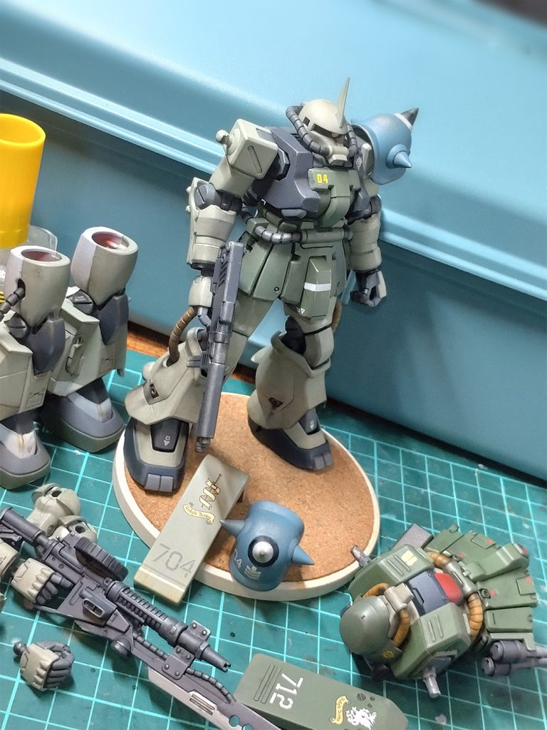 お手軽ミキシングの為、F-2ザクにも換装できるっちゃできる。なんかジオノグラフィみたいで良くないですか?