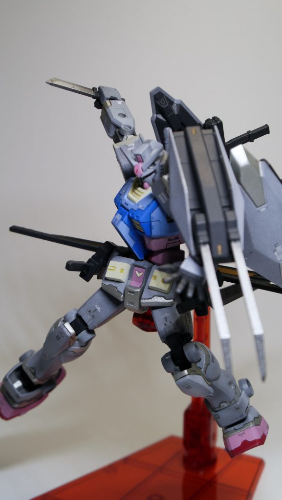 腕部超熱振式戦闘爪とブレディハウンド専用ナイフ。