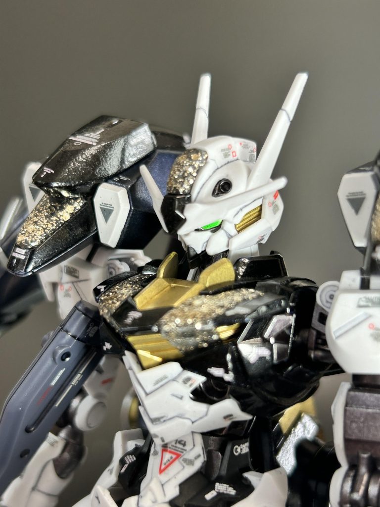 シェルユニット部分は百均のキラキラのネイルを使っています。