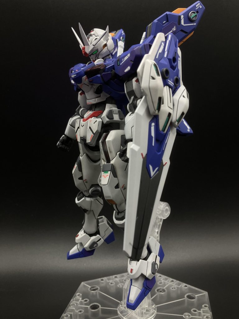 ラインデカールは主にRGサザビーのものを使用しています。好きなデザインのものが多いので見つけたら補充しておきたいです