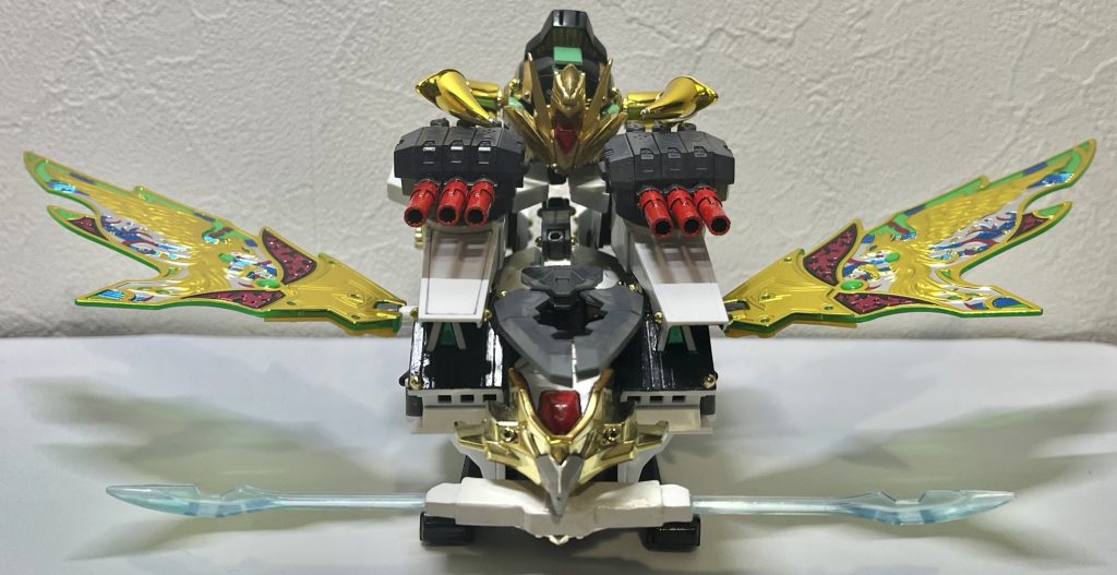 自衛方舟(ジェイアーク)キングジェイダーから戦艦形態に変形することができます。