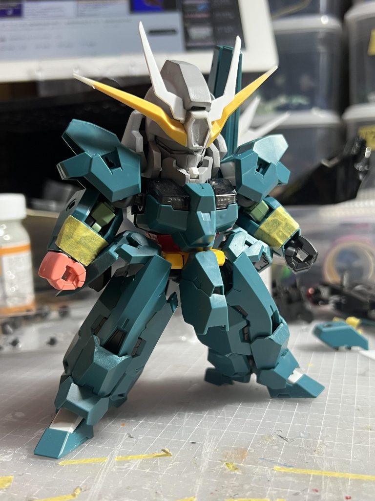 頭は先行して製作してたので、HG発売後に載せてみてバランス調整しました。