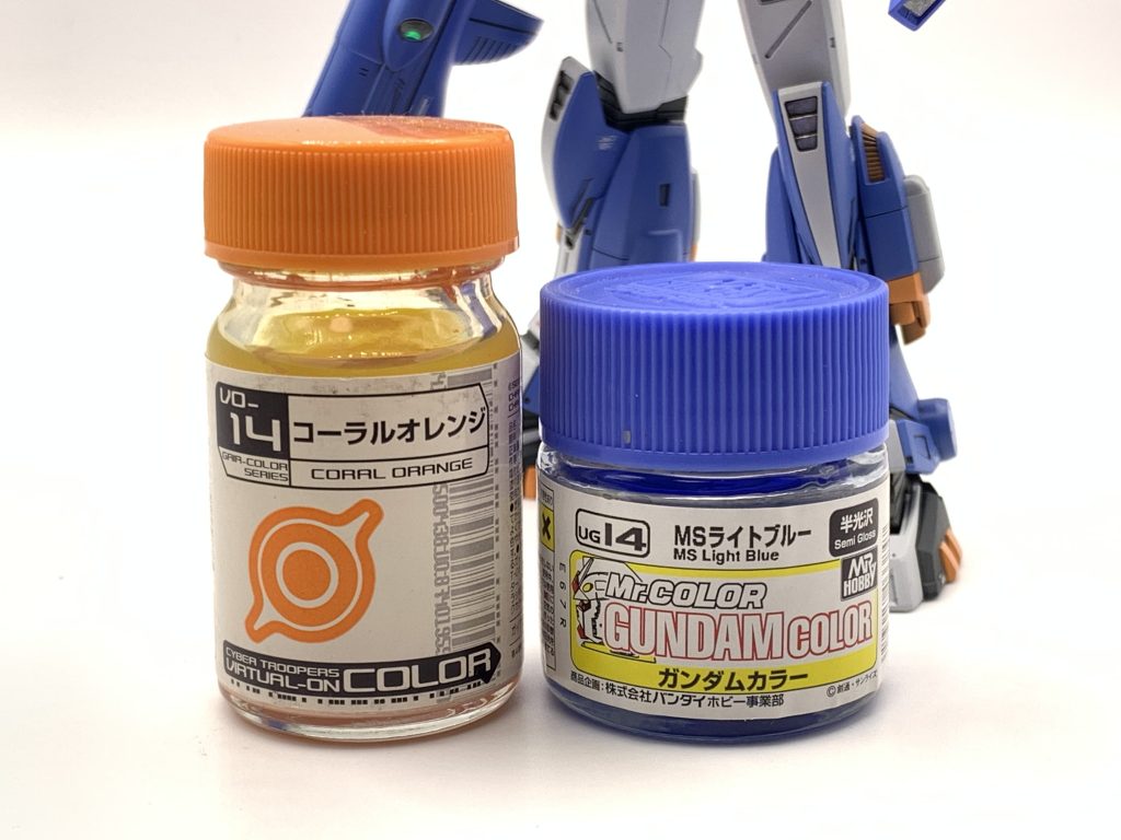 今回使用した塗料。どちらも良い色でした。