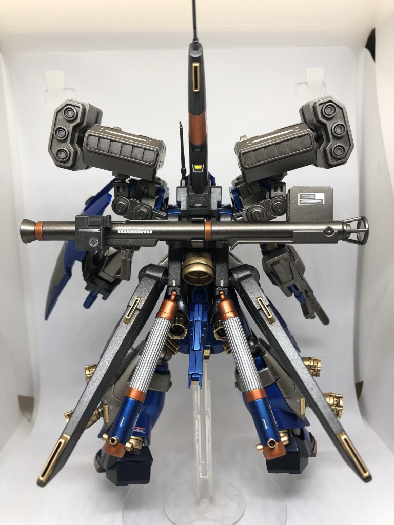 全身のオレンジのラインはマスキングによる塗装です。