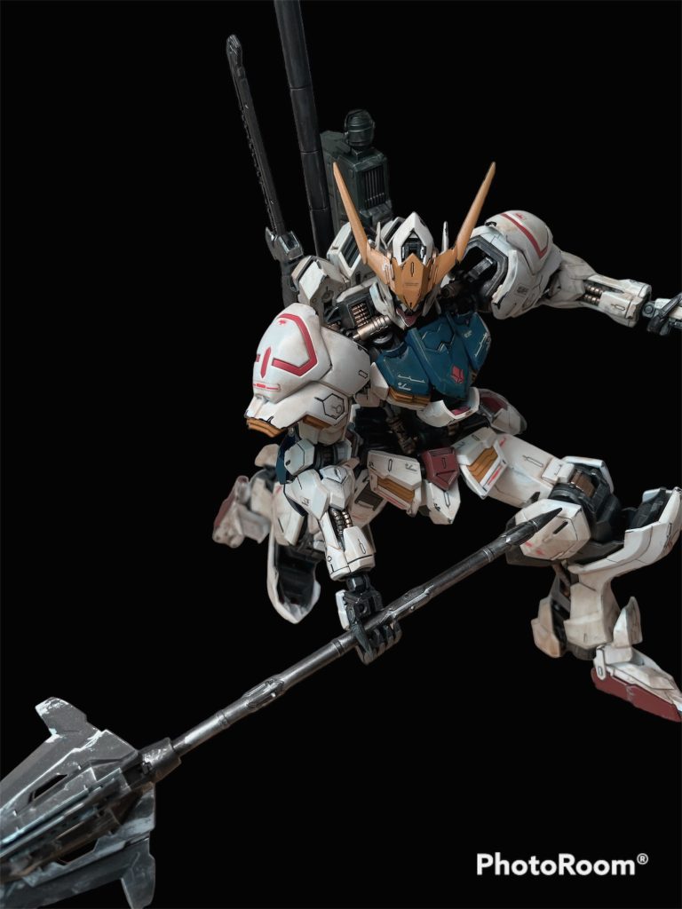 このポーズ大変…