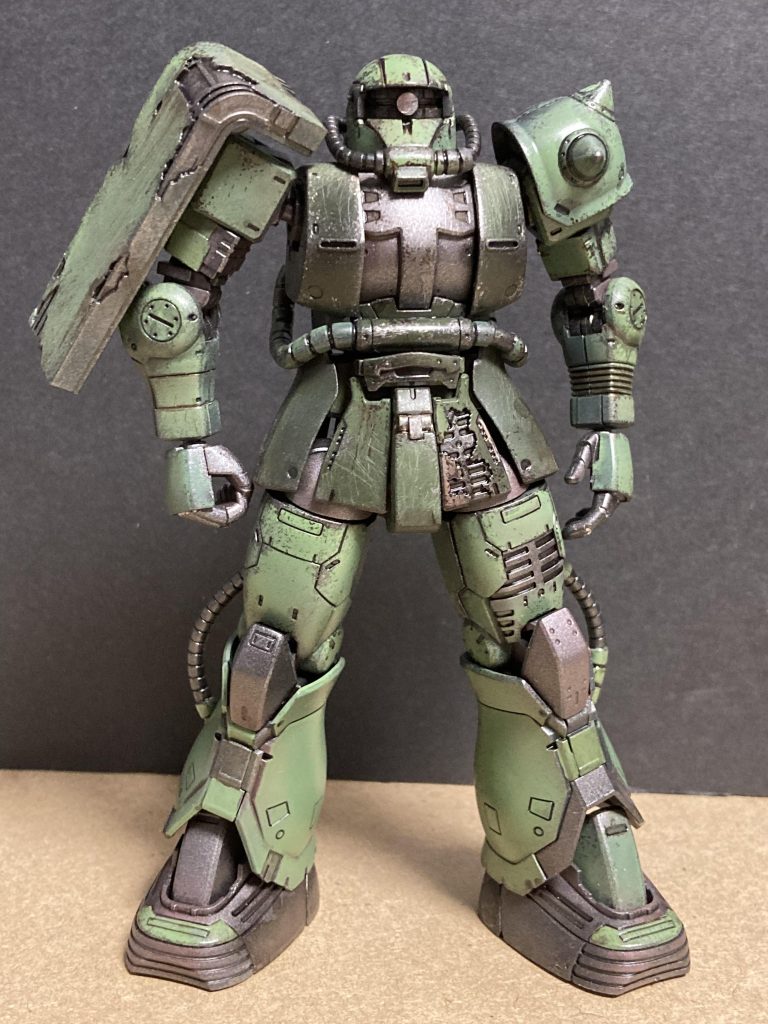デカール貼る前。モノアイは蛍光塗料で光らすためガイアEXシルバー吹き付け。