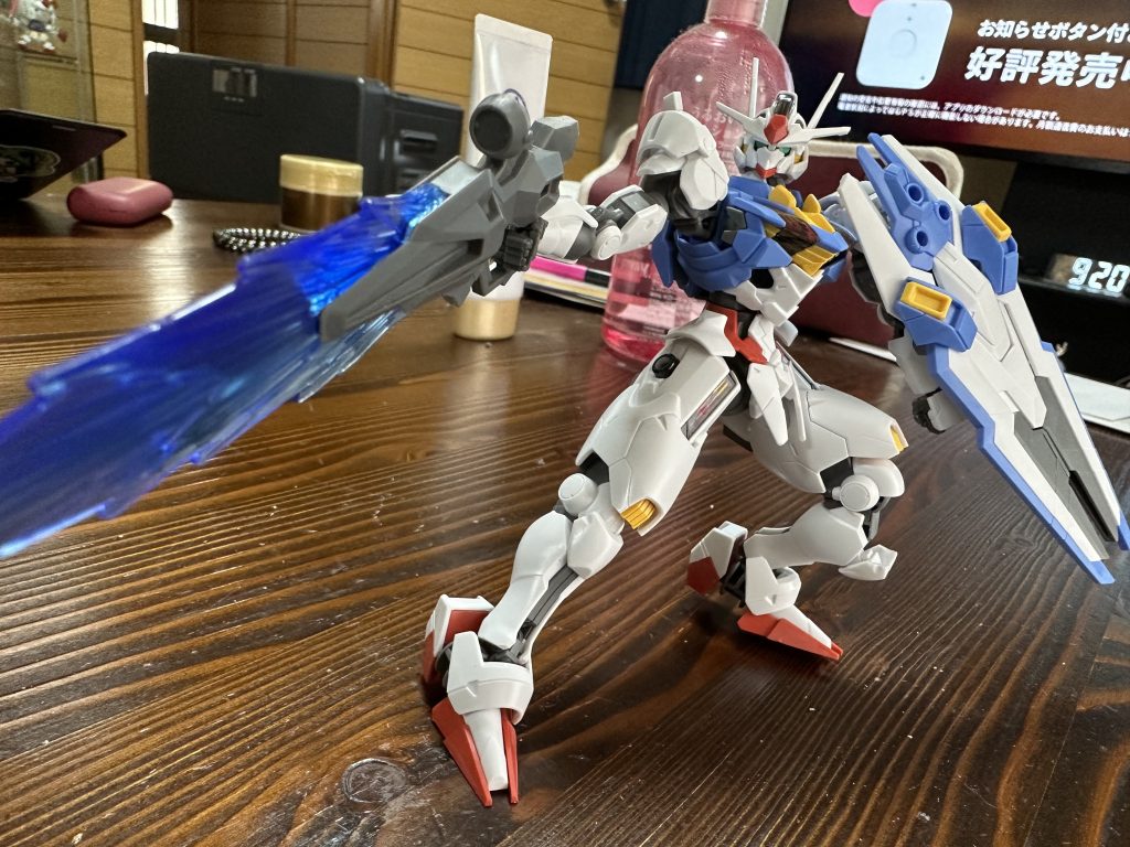 素組み　やっぱり寂しいねー掘りとデカール追加　青いパーツ掘りにくい