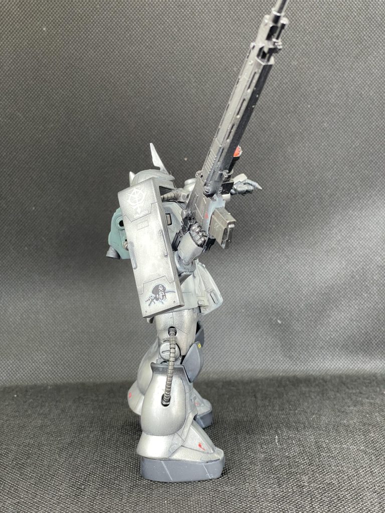 対艦ライフルはオリジンザクから頂きました。