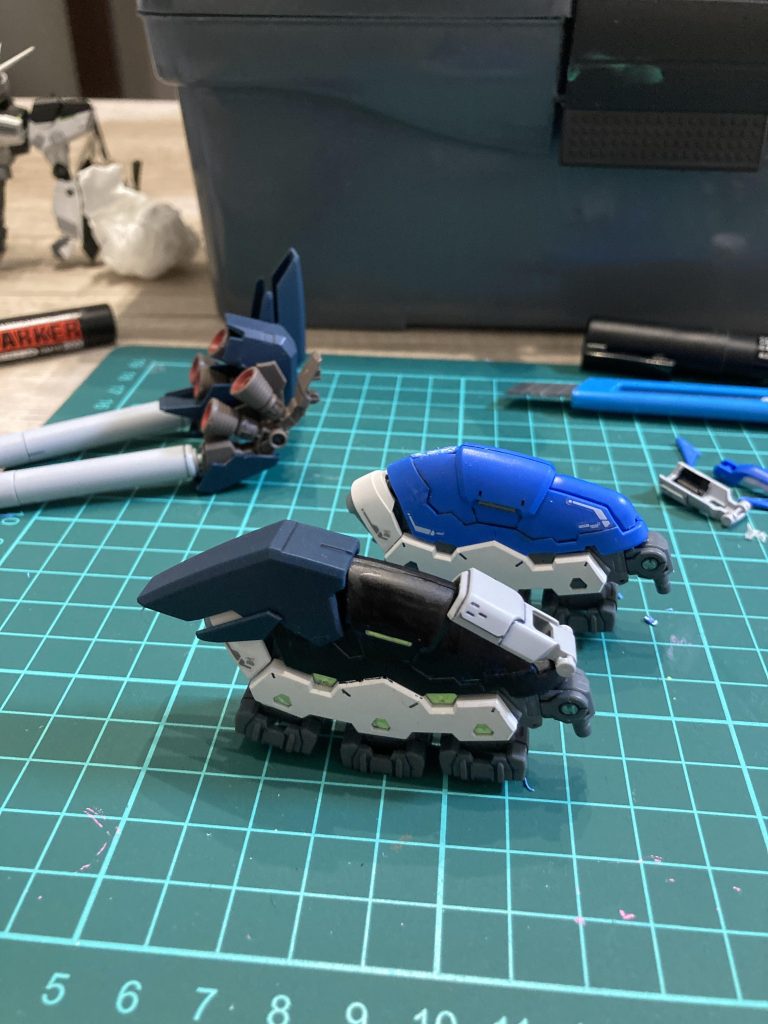 ファンネルコンテナのアンテナみたいなところと丸っこいフォルムが私には刺さってなかったのでシナンジュスタインのパーツを使ってカクカクさせました。