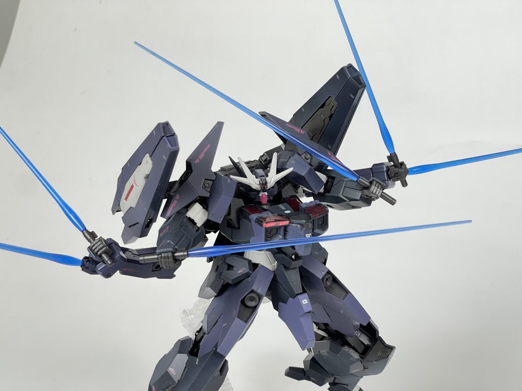 アクション。スラスターの数が多いですし、重量による慣性のキツさを操縦で御すことができれば格闘戦普通に強そうではあります