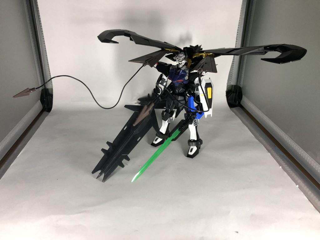 追加武装3:マガノイクタチアストレイゴールドフレーム天などでお馴染みの武装。性能も同等のものとなっている。追加装備4:マガノシラホコアストレイゴールドフレーム天などでお馴染みの武装。性能も同等のものとなっているが、ワイヤーの強度と材質が見直されており、対象を引き寄せたり電流を流せたり、建造物やデブリ物に飛ばして移動や回避を行うなどアクロバティックな使い方も可能となった。