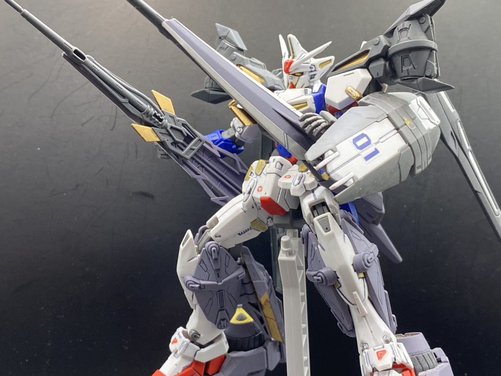 ビームランチャーをバックパックにつけたままヴェスバーのようなポーズで！こいつは…強力すぎる！