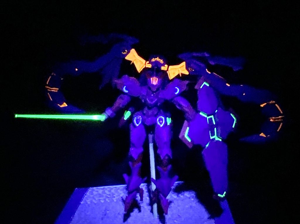 蛍光塗料でアンチドート再現...ですがスマホのカメラではこれが限界。ブラックライトも撮影用のやつ買わねば