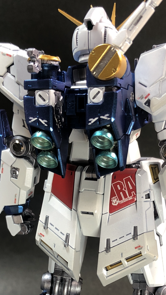 バーニアグレーサフ→スターブライトシャンパンゴールド→エッジ部分に蛍光ブルー