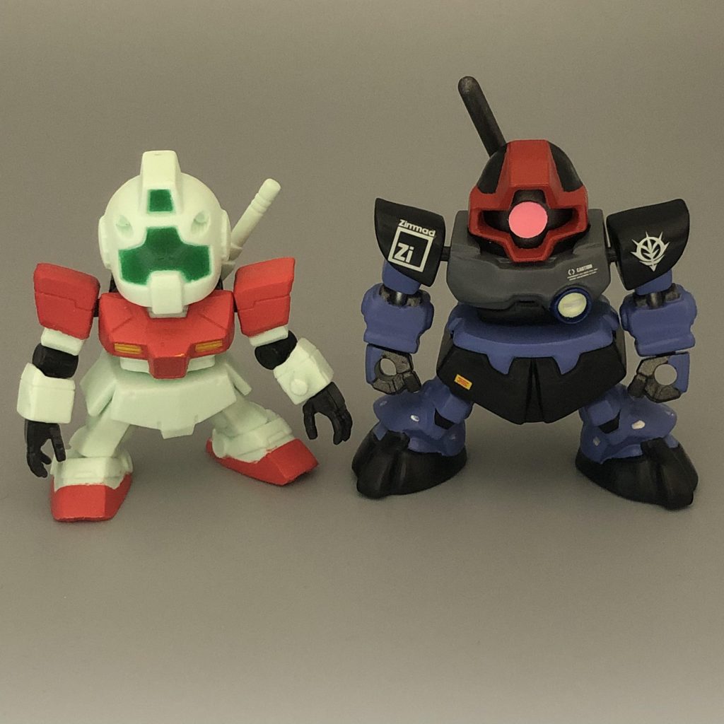 身長を伸ばして、【ガシャポン戦士f】と並べても、遜色ないようにしています。ジムより少し身長が高いから、設定通り!