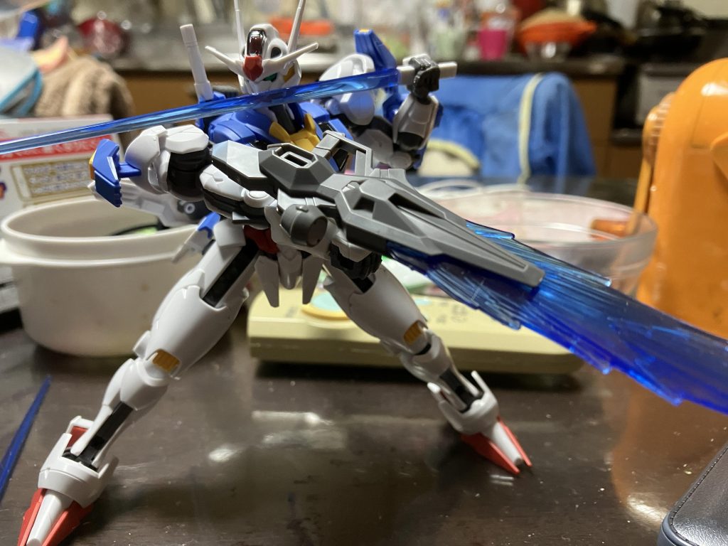 ビームライフルからはもちろんビームブレイドが出せます。手首の邪魔にならない様に左腕のガンビットは180度回転させてます。これで以上です!
