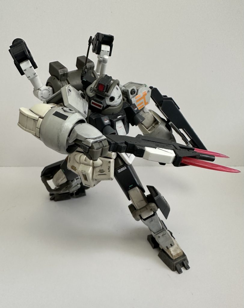 中・遠距離戦に特化したフェダーインライフル装備の他に、中・近距離戦に特化した、ビーム剣付き100mmマシンガン装備。実はこの機体よりも先に、レッドライダーのヒート剣付き100mmマシンガンを再現してみたいなという軽い気持ちで制作していたものでしたw