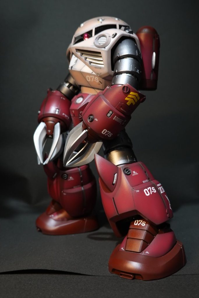 爪は多い方がカッコいいかな？といういい加減な理由で4本にしました。