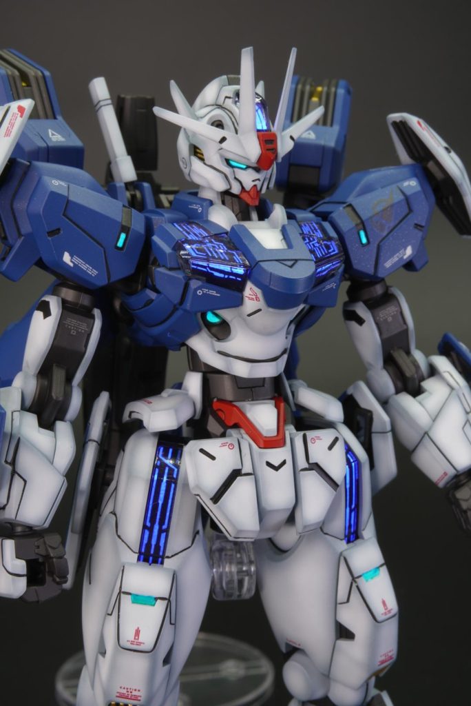 パール塗装だと、ブルー部分の色が明るくなりすぎで、クリアブラック等で調整が必要でしたが、パール塗装無しだと調整が要らなくなるので塗装しやすかったですね。