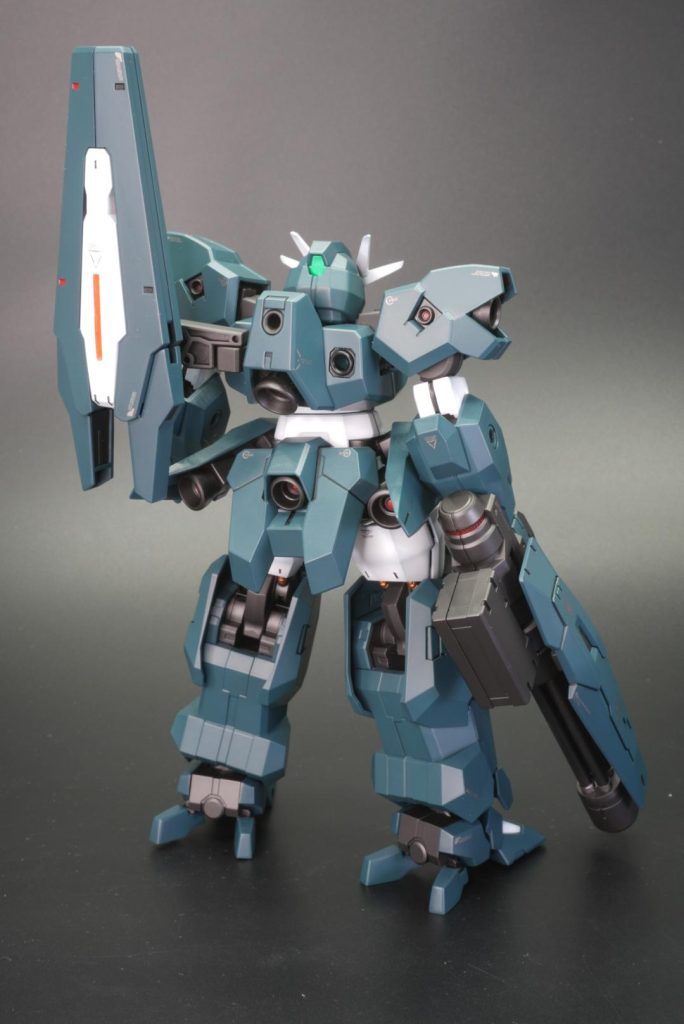 バックパック接続部は、アニメ だと黒塗りなので、黒く塗りました。