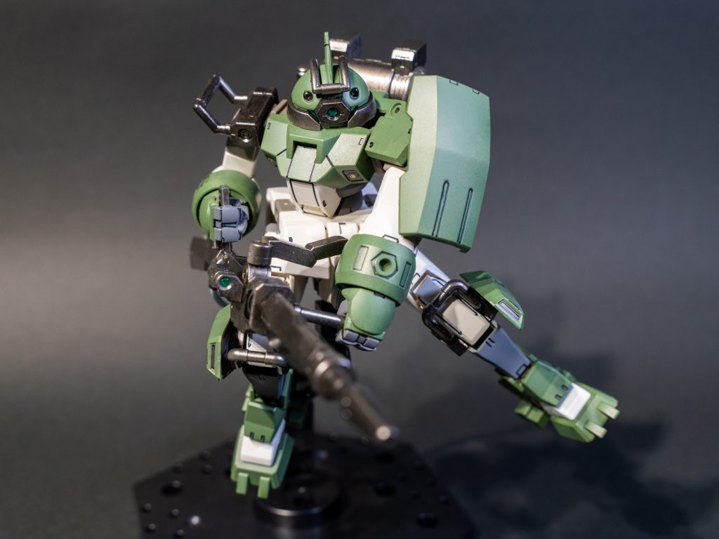 せっかくなのでポーズを取らせてみました。パッケージのポーズを意識しています