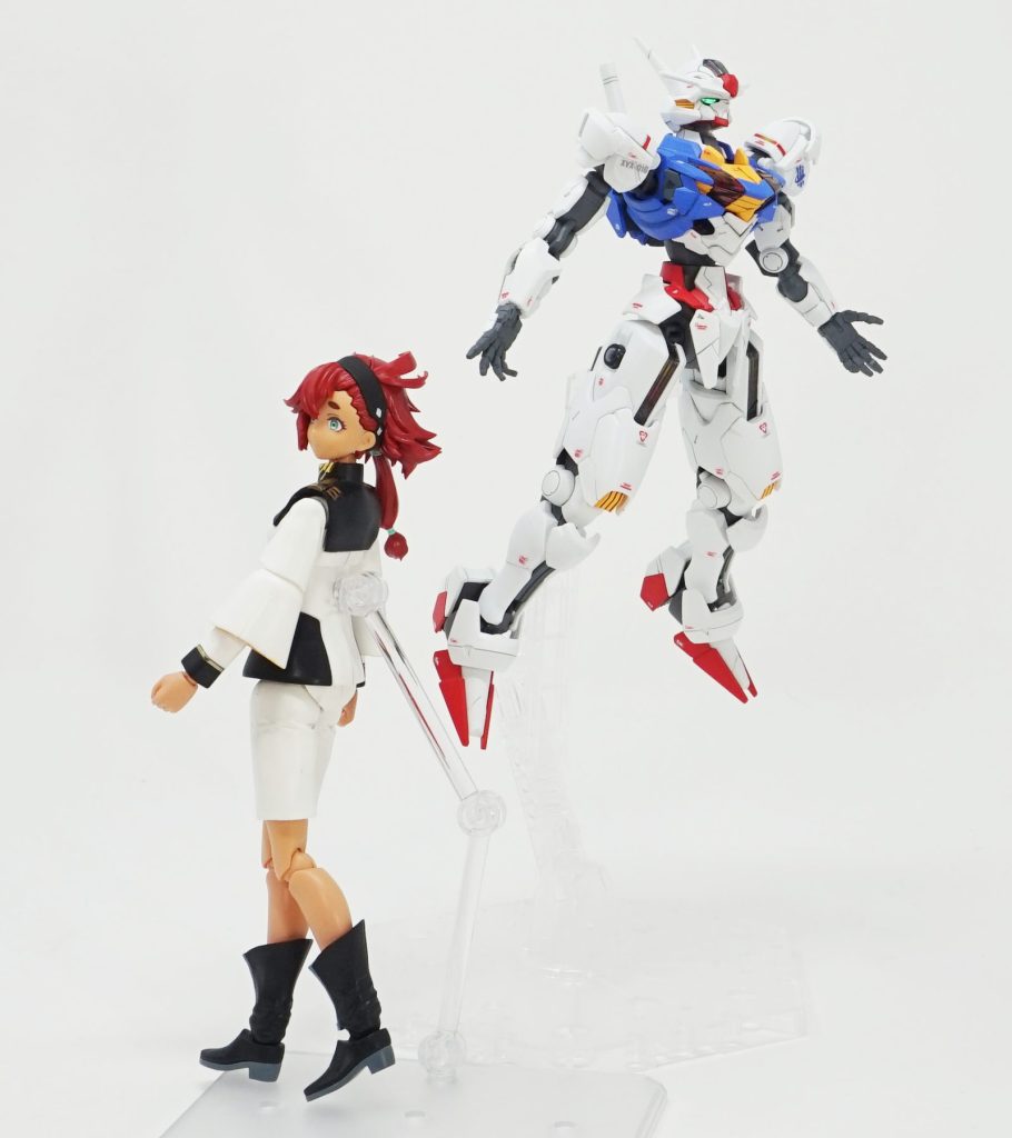 エアリアルとのツーショット。アクションベース6が小ぶりでとても使いやすいです。