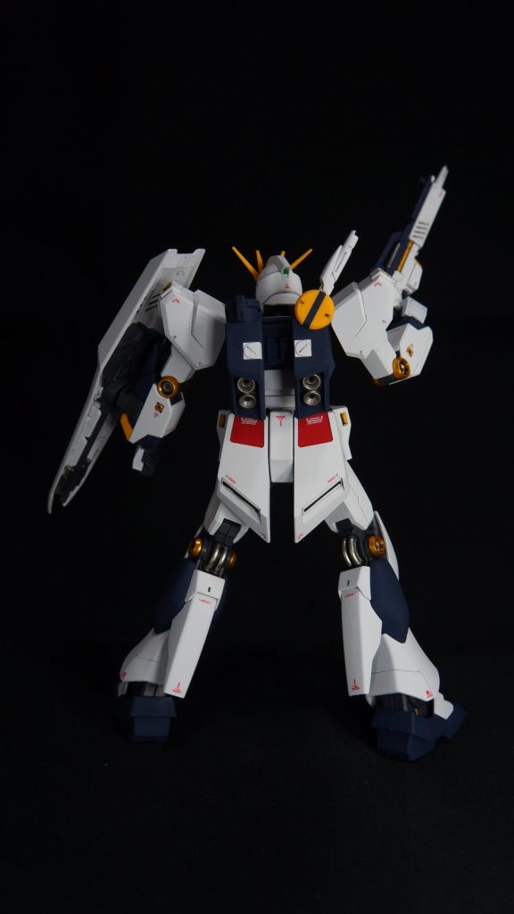 部分的にゴールドとシルバーを塗ってアクセントにしています。