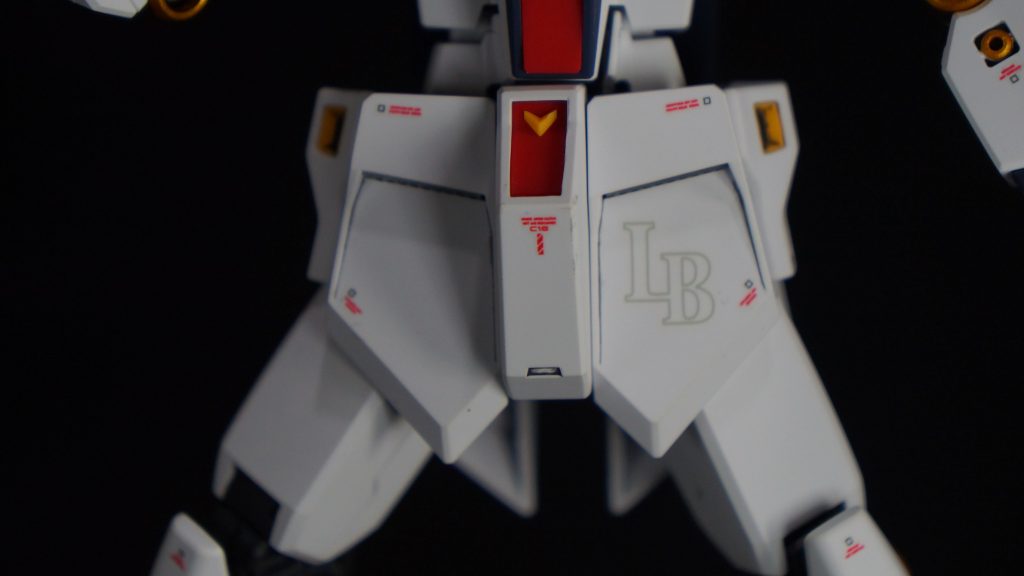 EGはディテールが少なく、面が広いので、大きめデカールで埋めたくなりますね。