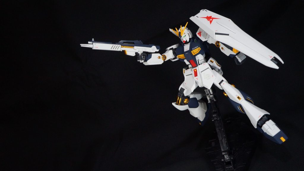 スジボリ追加などディテールアップはしていないので、デカールで情報量を増やし、最後は艶消しトップコートで仕上げています。