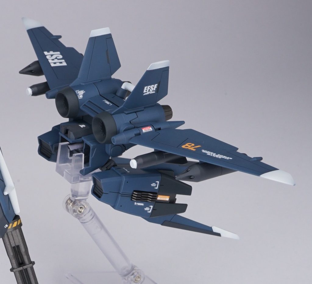 エールストライク風のサブブースターを２基装備し、重いガンダムの起動力を上げています。