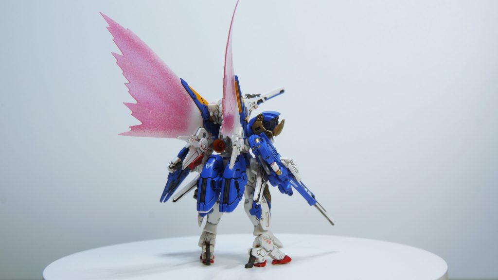 背中の光の翼も再現