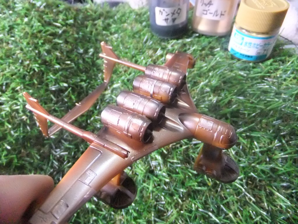 スーパーカッパーとミドルストーンの混色をハイライトに吹き付け!