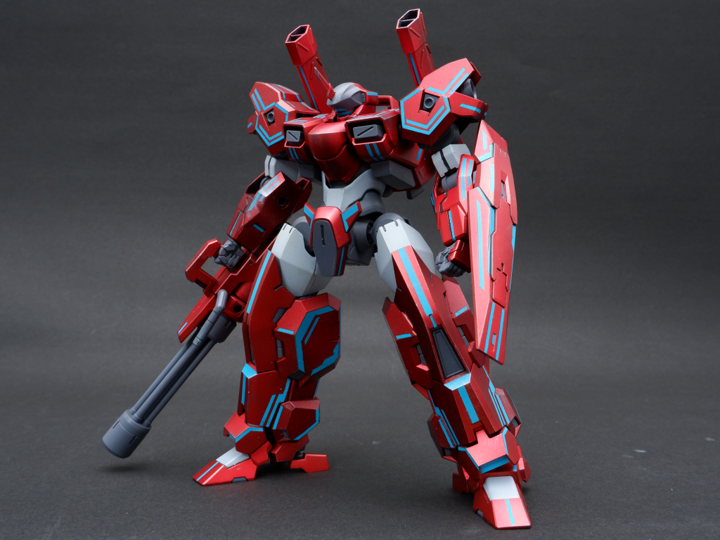 ▲シェルユニットを全身に配置し、パイロットとの同調を限界まで高めることを目的とした機体、という設定です。