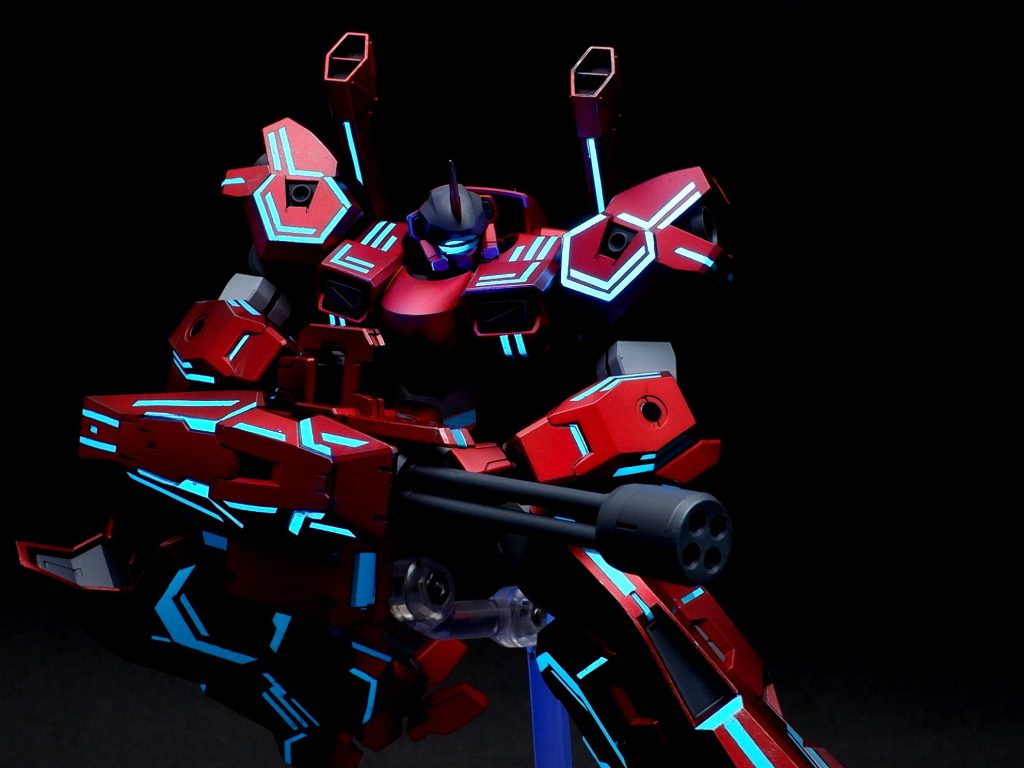 ▲武装はガトリングと肩キャノンとサーベルです。「それ肩キャノンじゃなくてスラスターですよ」という意見は聞こえません。