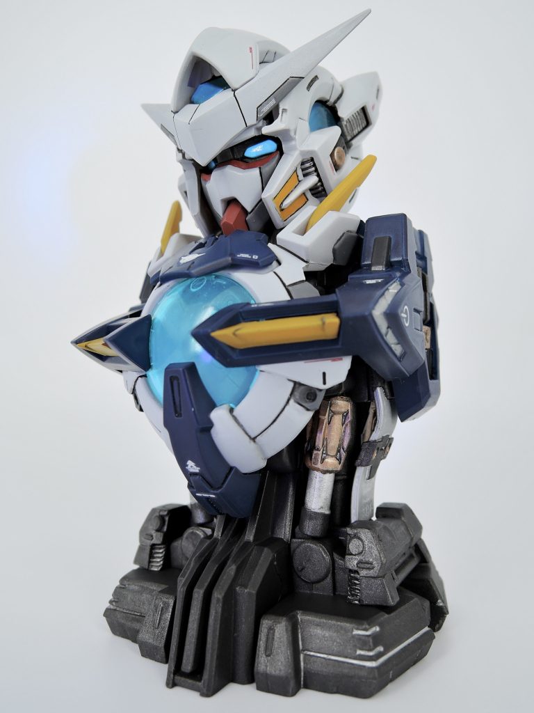 クリアパーツは蛍光クリア（ブルーグリーン）で塗装しました。