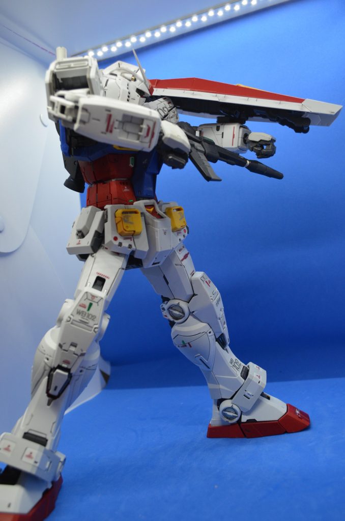 ニュータイプ撃ち見たいなポーズ。PGともなるとブースギリギリですだ・・・。