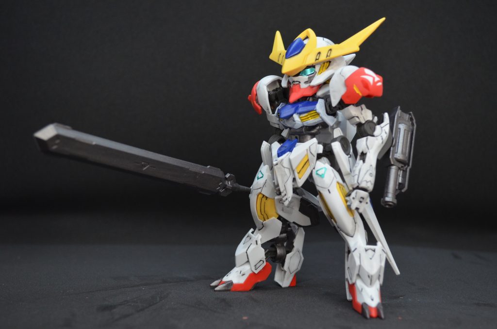 腕部はまるっとHGへ置き換え。脚部は装甲をHGに置き換えています。