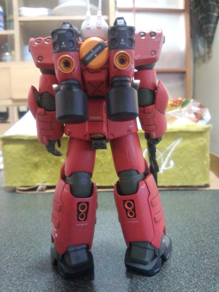 後ろ姿です。                                                 キャノンはビーム砲設定としジムキャノン2風的なバックパックにしました。    