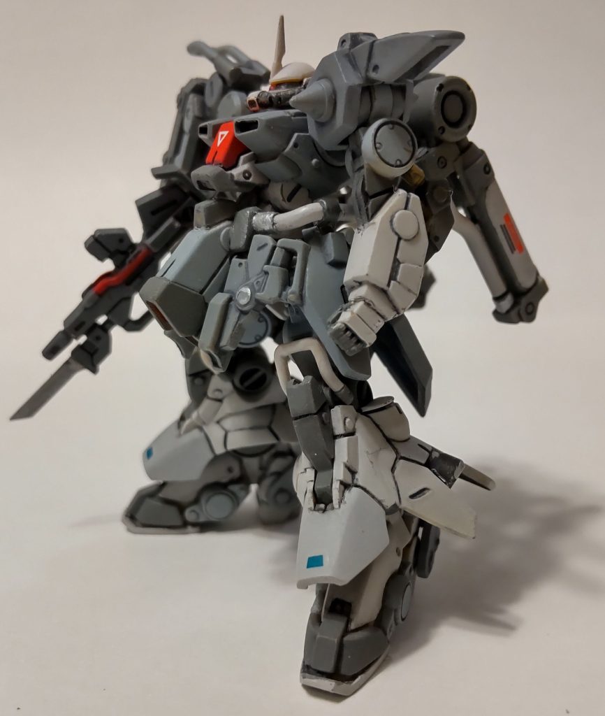 合わせ目消し後、グレーサフの上からMr.Colorの灰色9号・グレーFS36375・ニュートラルグレー・軍艦色2・黒鉄色・赤で基本塗装