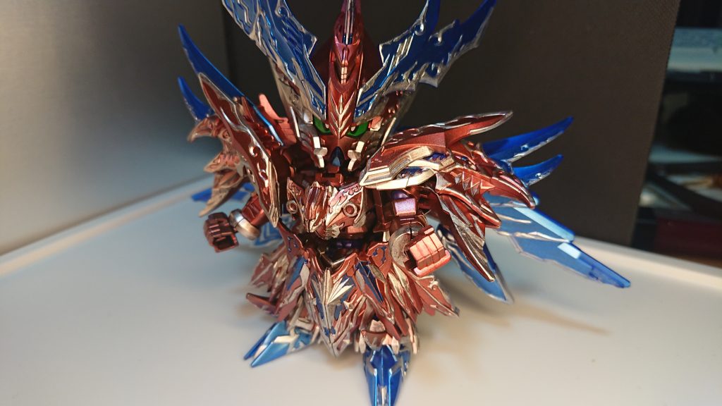 本キットには武装がないためにポーズをとるぐらいしかないのがちょっぴり寂しい所。しかし、立ってるだけで様になるのはちょっとずるい気もするスペリオルドラゴンシリーズ。作りごたえはかなりあります。