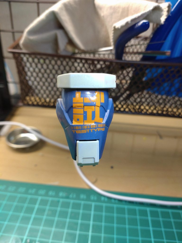 大きいデカールを凸凹面に貼ってみる…あちこち破れるwサイズ合わないのは無理に貼ったらイカン