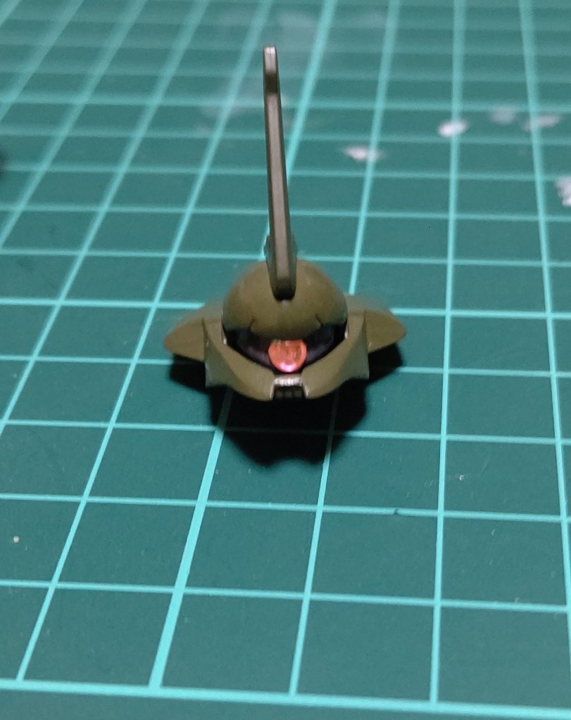 もう1機作成中のディランザークの方はちゃんとピンクのモノアイ。