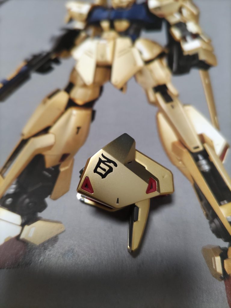 20年ぶりぐらいのガンダムデカール。難しいけどキレイに貼れました。